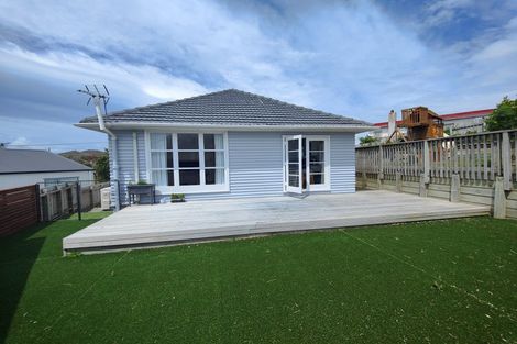 Photo of property in 38 Lyndfield Lane, Newlands, Wellington, 6037