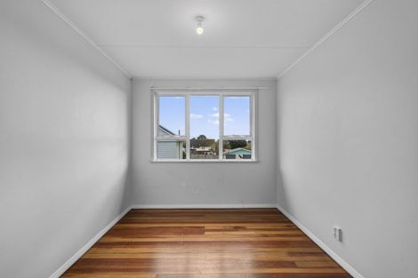 Photo of property in 56 Cook Street, Marfell, New Plymouth, 4310