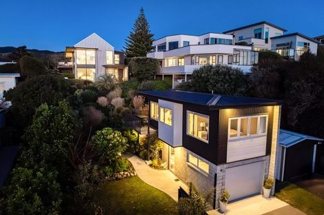 Photo of property in 15 Karekare Road, Raumati South, Paraparaumu, 5032