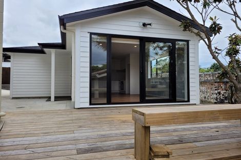 Photo of property in 37 Santa Monica Place, Goodwood Heights, Auckland, 2105