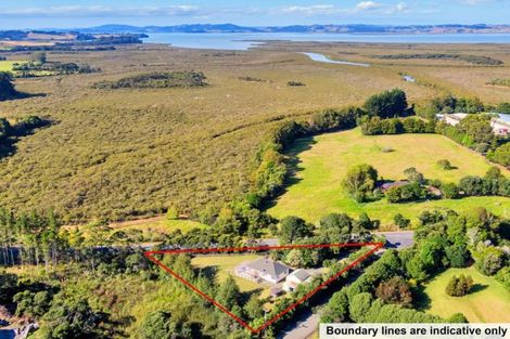 Photo of property in 2 Slater Road, South Head, Helensville, 0874