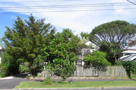 Photo of property in 28 Summer Street, Stanley Point, Auckland, 0624