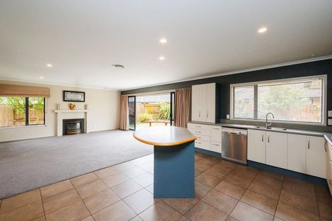 Photo of property in 12 Johnstone Drive, Fitzherbert, Palmerston North, 4410