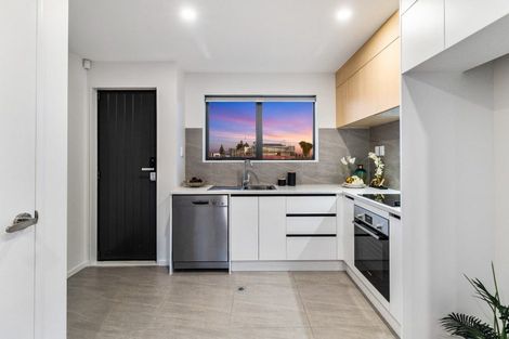 Photo of property in 1 Red Arches Road, Henderson, Auckland, 0610