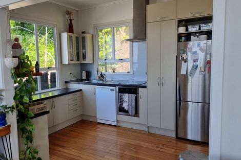 Photo of property in 9 South Road, Moturoa, New Plymouth, 4310