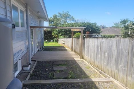 Photo of property in 11 Woodside Avenue, Northcote, Auckland, 0627