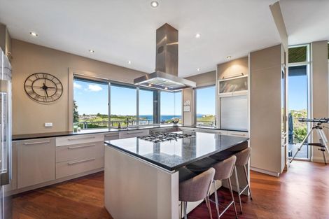 Photo of property in 139 Roberts Road, Matakatia, Whangaparaoa, 0930