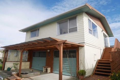 Photo of property in 29 Frimley Terrace, Waikanae Beach, Waikanae, 5036