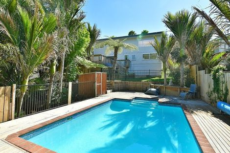 Photo of property in 13 Woodcote Drive, Glenfield, Auckland, 0629