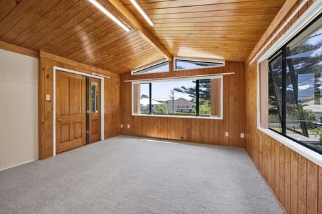 Photo of property in 15 Awanui Street, Merrilands, New Plymouth, 4312