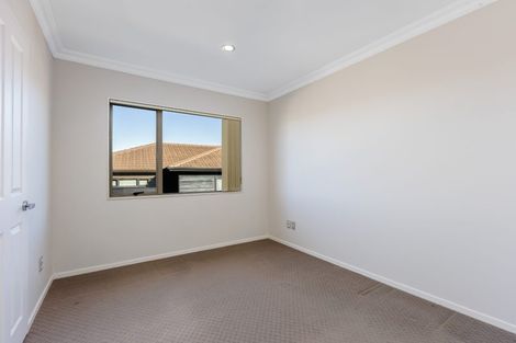 Photo of property in 11 Tekapo Rise, Fairview Heights, Auckland, 0632