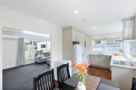 Photo of property in 37 Awaroa Road, Sunnyvale, Auckland, 0612