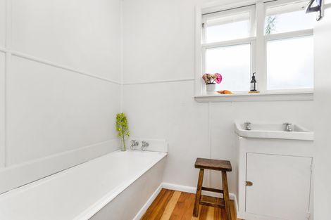 Photo of property in 10 Marine Parade, Raglan, 3225