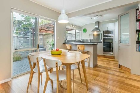 Photo of property in 7 Redfern Lane, Glenfield, Auckland, 0629