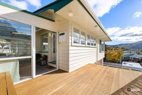 Photo of property in 33 James Grove, Stokes Valley, Lower Hutt, 5019