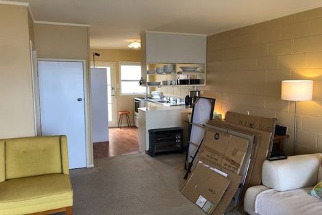 Photo of property in 2/16 Beach Road, Castor Bay, Auckland, 0620