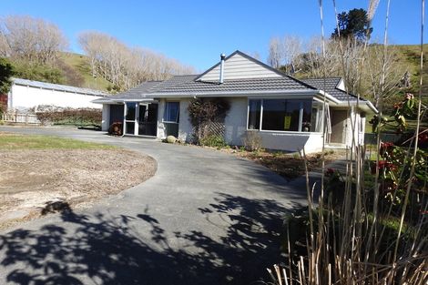 Photo of property in 1 Ongo Road, Hunterville, 4730