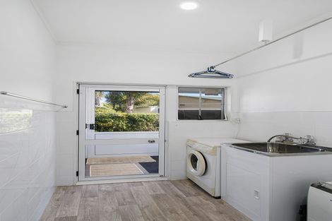 Photo of property in 12 Ranfurly Road, Alfriston, Auckland, 2105