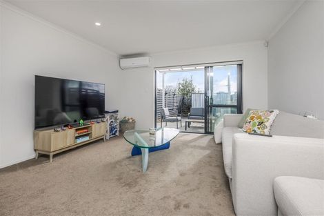 Photo of property in 28a Biplane Street, Takanini, 2112