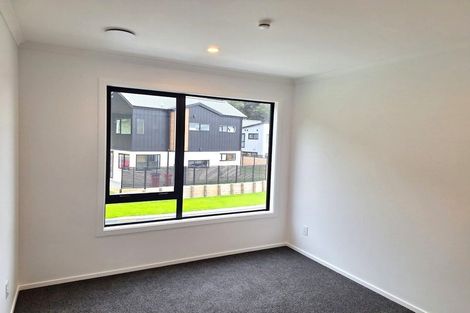 Photo of property in 15 Joseph Bolton Crescent, Wallaceville, Upper Hutt, 5018
