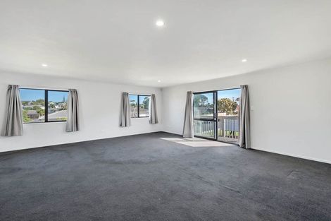 Photo of property in 86 Farquhar Road, Glendene, Auckland, 0602