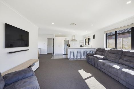 Photo of property in 6 Mooring Close, Whitby, Porirua, 5024