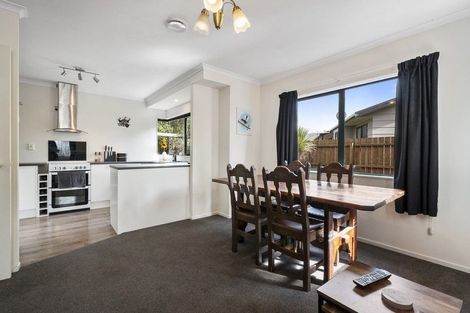 Photo of property in 71 Hillcrest Drive, Kelvin Grove, Palmerston North, 4414