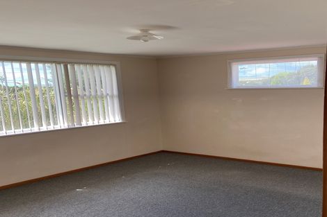 Photo of property in 30 Longburn Road, Henderson, Auckland, 0610