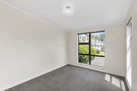 Photo of property in Lynbrae Court Flats, 22/4 Dr Taylor Terrace, Johnsonville, Wellington, 6037