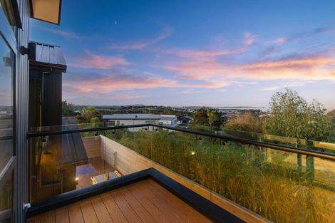 Photo of property in 4 Taku Close, Long Bay, Auckland, 0630