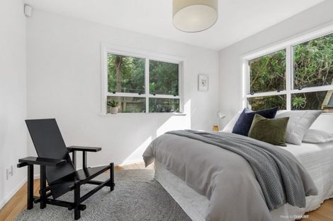 Photo of property in 24 Cave Road, Houghton Bay, Wellington, 6023