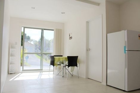 Photo of property in 1/4 Mossop Rise, Glenfield, Auckland, 0629