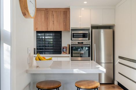 Photo of property in 2a Alton Place, Hokowhitu, Palmerston North, 4410