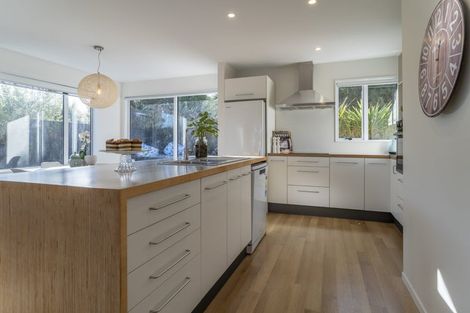 Photo of property in 13 Wakely Road, Newlands, Wellington, 6037