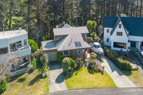 Photo of property in 119 Chevron Crescent, Whangamata, 3620