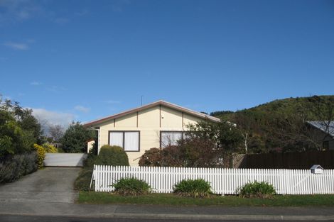 Photo of property in 23 Hookway Grove, Paraparaumu, 5032