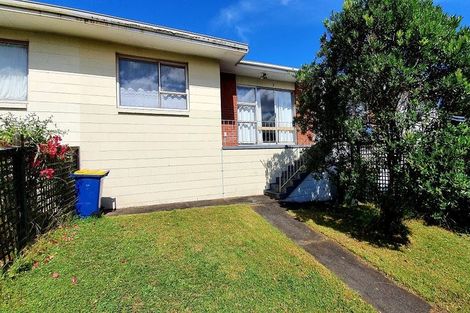 Photo of property in 2/68 West Coast Road, Glen Eden, Auckland, 0602