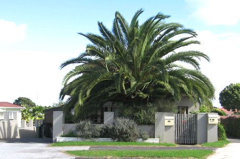 Photo of property in 66 Yeovil Road, Te Atatu Peninsula, Auckland, 0610