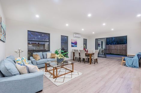 Photo of property in 20 Konoba Avenue, Kumeu, 0810