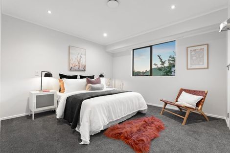 Photo of property in 2/17 Fernwood Grove, Bayview, Auckland, 0629