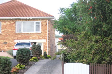 Photo of property in 5 Lavelle Road, Henderson, Auckland, 0612