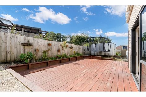Photo of property in 2 Mile Place, Henderson, Auckland, 0612