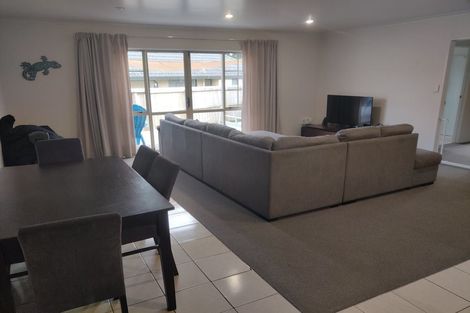 Photo of property in 7 Royalpark Place, Favona, Auckland, 2024