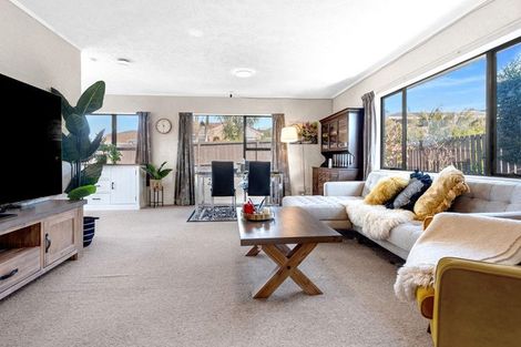 Photo of property in 1/4 Spring Grove, Henderson, Auckland, 0612