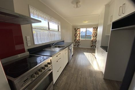 Photo of property in 75 Horokiwi Road West, Newlands, Wellington, 6037