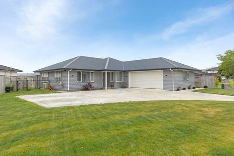 Photo of property in 1 Gibraltar Way, Fitzherbert, Palmerston North, 4410
