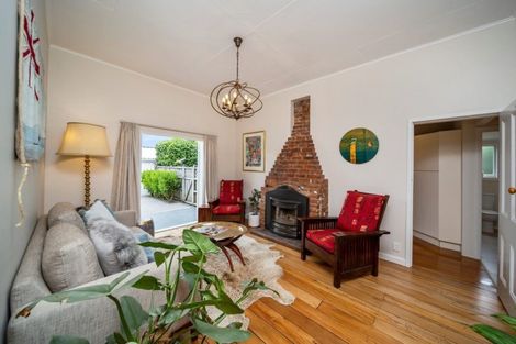 Photo of property in 9 Mayfair Place, Westown, New Plymouth, 4310