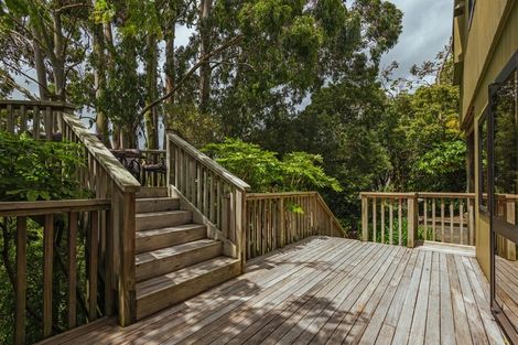 Photo of property in 28 Springdale Grove, Fitzherbert, Palmerston North, 4410