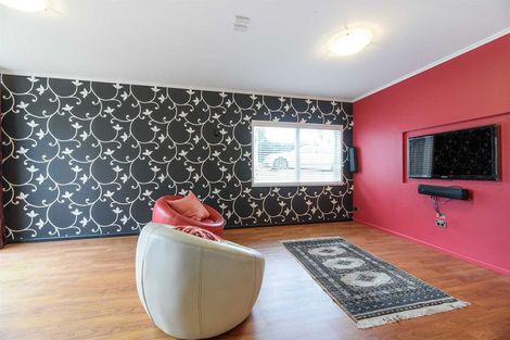 Photo of property in 6 Ravenwood Drive, Forrest Hill, Auckland, 0620