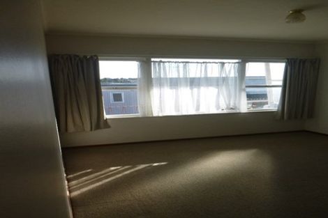 Photo of property in 39 Manhattan Heights, Glendene, Auckland, 0602